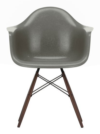 Eames Fiberglass Armchair DAW, Eames raw umber, Ahorn dunkel
